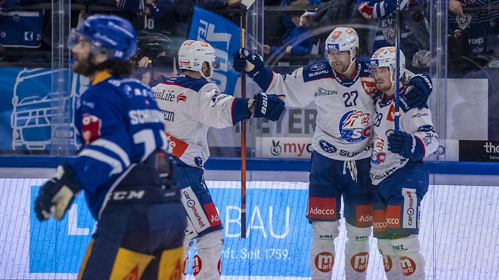 ZSC Lions gewinnen auch Spiel 4 gegen Zug und stehen im Final - Gallery. Derek Grant (27) traf zum 1:0 und holte später die Strafe heraus, die zum 2:0 führte