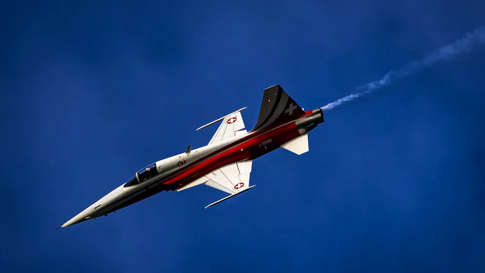 Die Patrouille Suisse trainiert am kommenden Montag mit ihren F-5 Tiger Jets über dem Flugplatz Wangen-Lachen. (Archivbild)