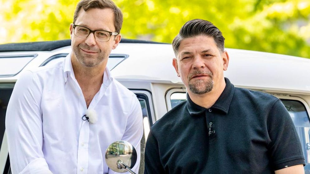 Eklat bei «Kitchen Impossible»: Mälzer: «Ich mag dich wirklich, aber ...». Revanche in Hamburg: Edi Frauneder (links) folgte Tim Mälzers Einladung zum Duell in dessen Heimatstadt.