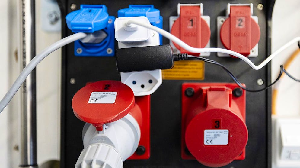 Die WWZ, die den Kanton Zug mit Strom versorgt, hat 2023 den Gewinn markant gesteigert. (Symbolbild)