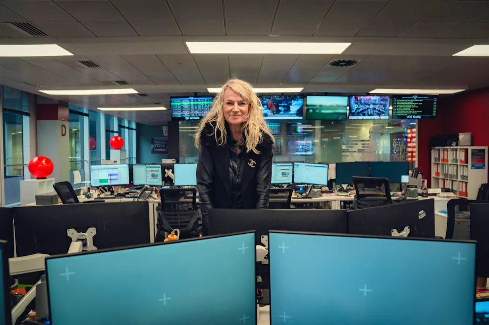 «Scoop»: Gillian Anderson bringt Prinz Andrew zu Fall. Die Interview-Bookerin des BBC-Nachrichtenmagazins Newsnight, Sam McAlister, schrieb in ihrer Autobiographie, wie sie dreizehn Monate daran arbeitete, das Interview mit dem Duke of York zu landen. Auf ihren Erinnerungen basiert der Film «Scoop».