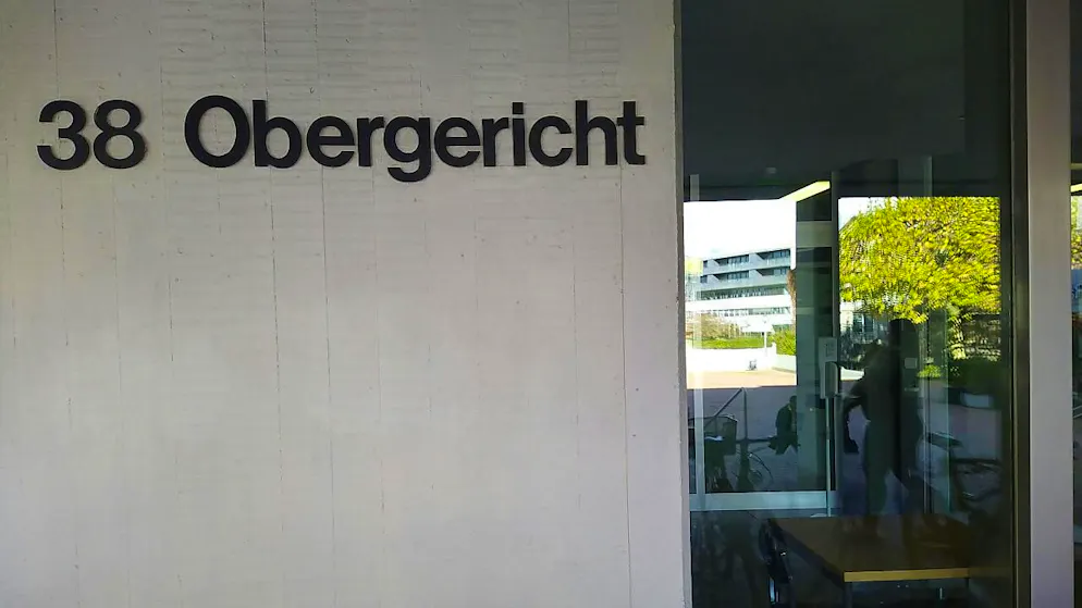 Das Aargauer Obergericht hat gegen einen wegen mehrfacher harter Pornografie verurteilten Mann ein lebenslanges Tätigkeitsverbot ausgesprochen. Das Bezirksgericht Laufenburg hatte vom Verbot abgesehen. (Archivbild)