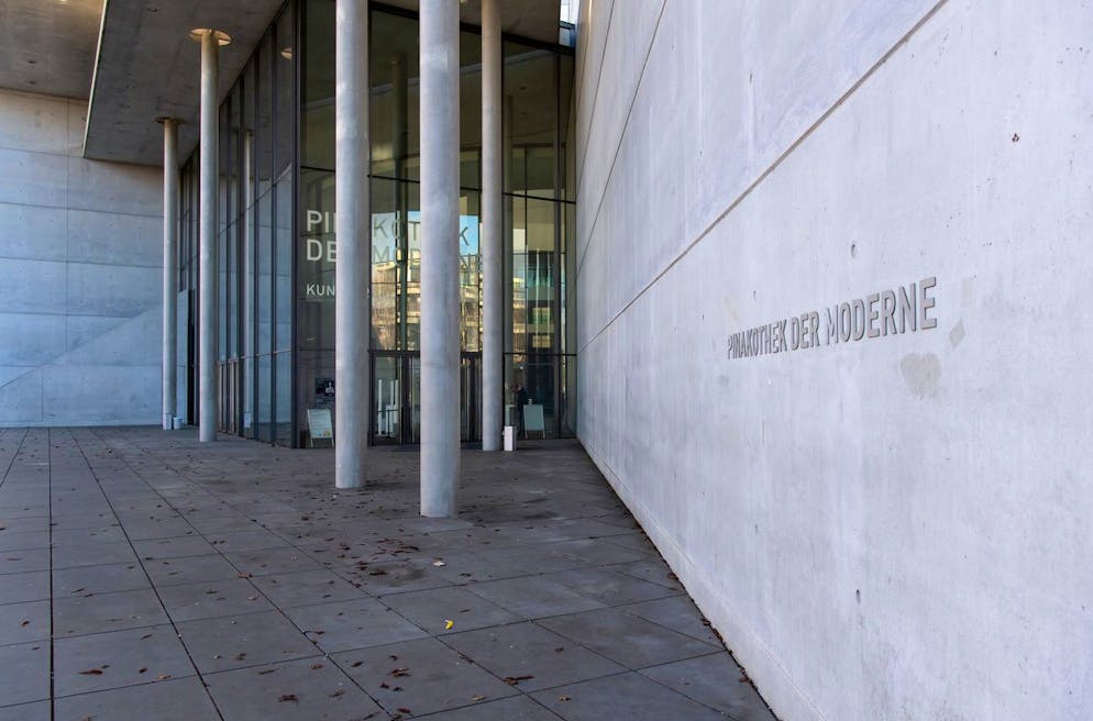 Die Pinakothek der Moderne in München wurde Schauplatz einer ungewöhnlichen Straftat.