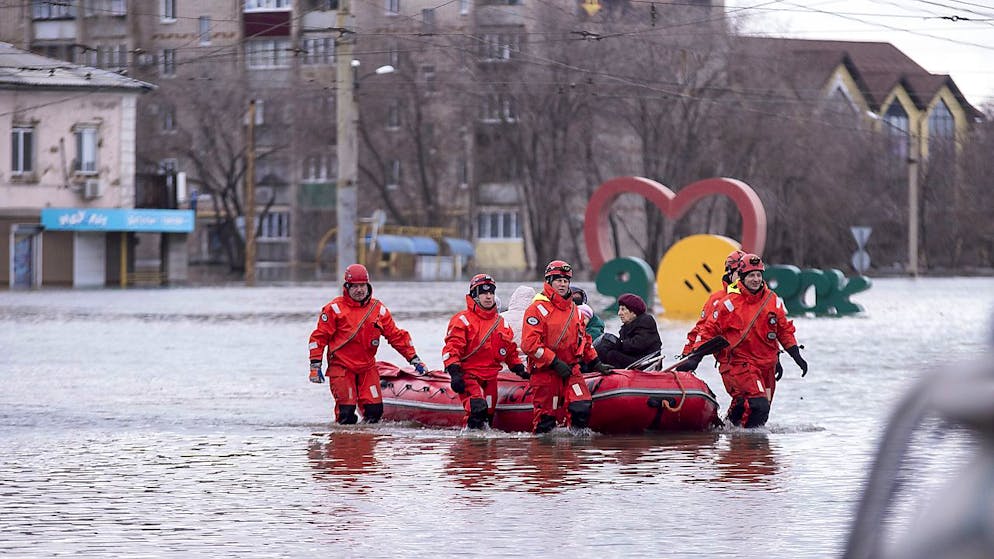 Wegen der Überschwemmungen sind in Russland und Kasachstan bereits mehr als 90'000 Menschen evakuiert worden. (Archivbild)