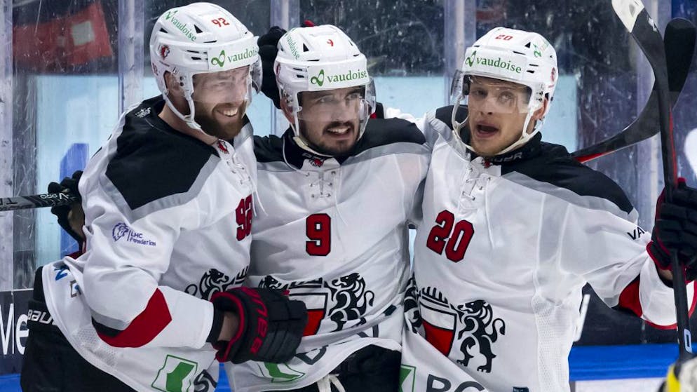 Jubelnde Lausanner Löwen: Im Final werden Jiri Sekac, Damien Riat und Lawrence Pilut (v.l.) die anderen Löwen, die ZSC Lions, fordern.