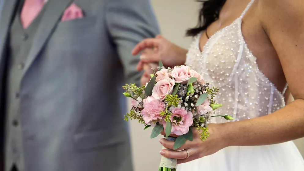 Beinahe wäre die Hochzeit geplatzt, die Braut traute ihren Augen nicht. (Symbolbild)