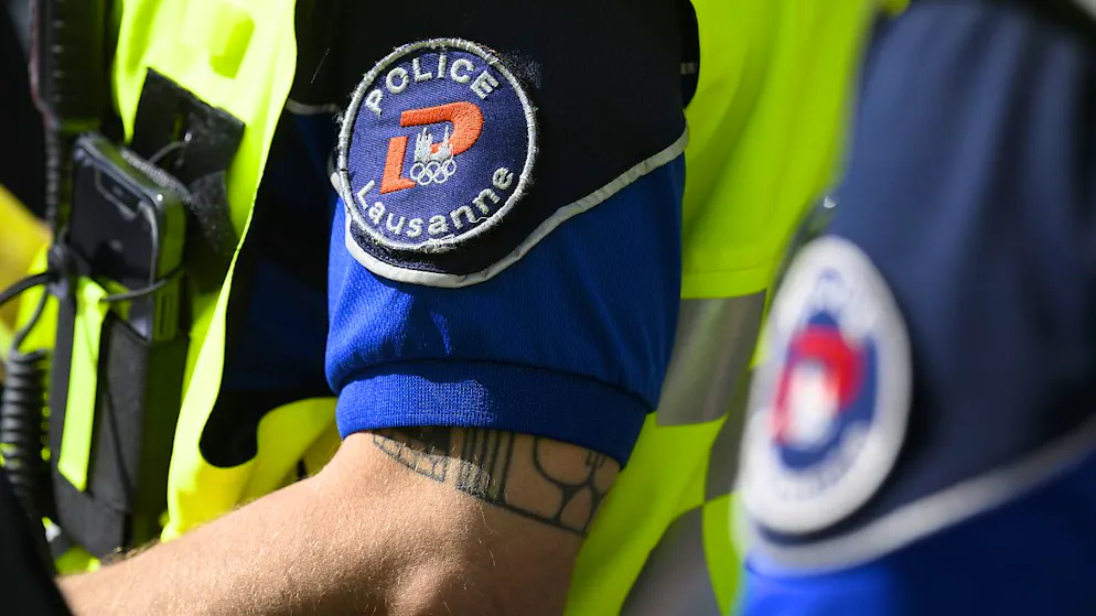 Une vingtaine de policiers lausannois étaient intervenus lundi en fin d'après-midi à la Riponne alors qu'un homme était blessé au tibia par un couteau (photo d'illustration).