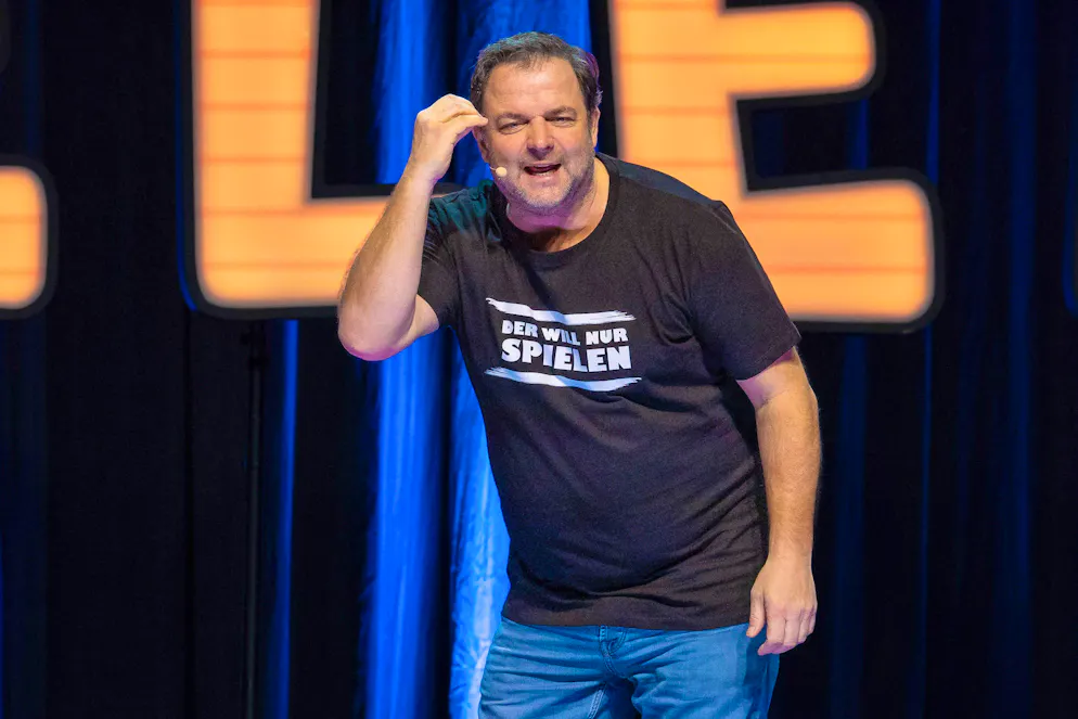 Stars reagieren auf den Elton-Rausschmiss von ProSieben. Martin Rütter fragt sich, warum offene Kommunikation so schwierig sei und muntert Elton auf: «Kopf hoch.»