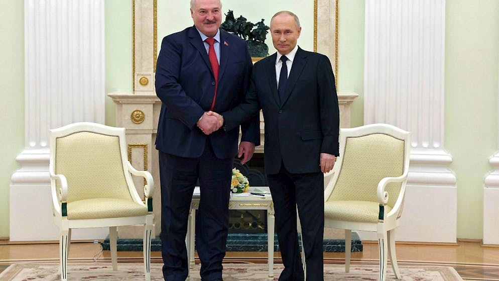 Wladimir Putin empfängt Alexander Lukaschenko (r) im Kreml. Foto: Gavriil Grigorov/Pool Sputnik Kremlin/AP/dpa