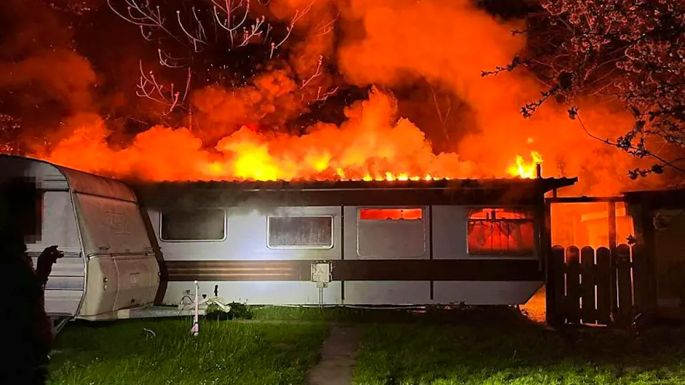 Ein Raub der Flammen: Der an der Oltner Industriestrasse abgestellte Wohnwagen brannte am Sonntag vollständig aus. Der Grund des Brandes ist laut Polizei ein technischer Defekt. (Archivbild)