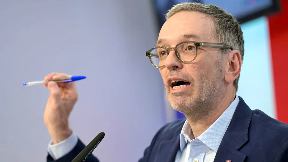 Polit-Experte sieht Belastung für FPÖ. Spionage-Verdacht erschüttert Österreich