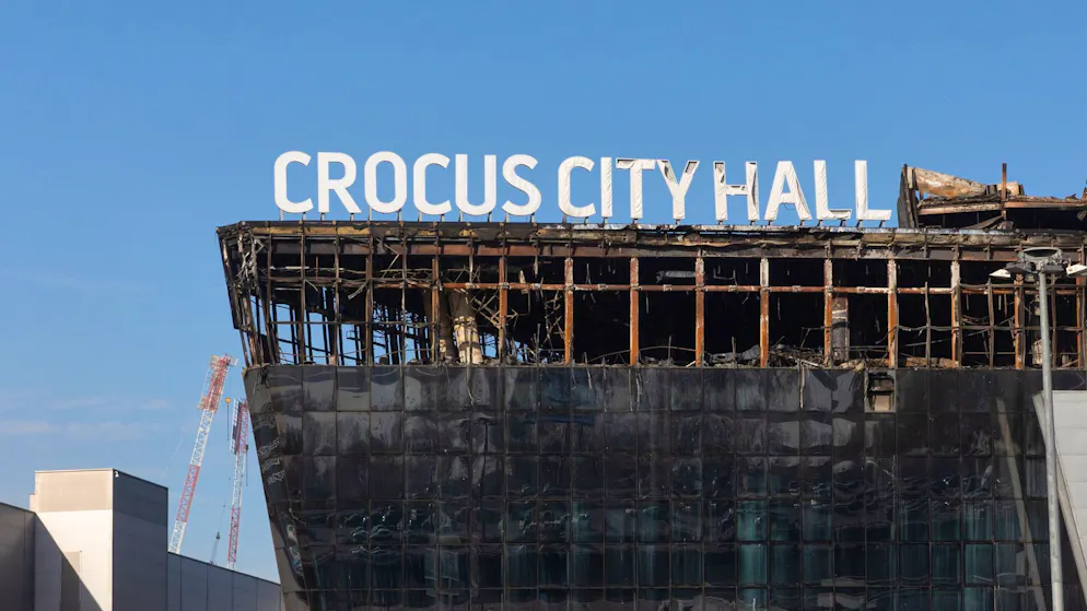 La sala concerti Crocus City Hall, vicino a Mosca, distrutta da un attacco terroristico. L'attacco ha provocato più di 140 morti e centinaia di feriti.