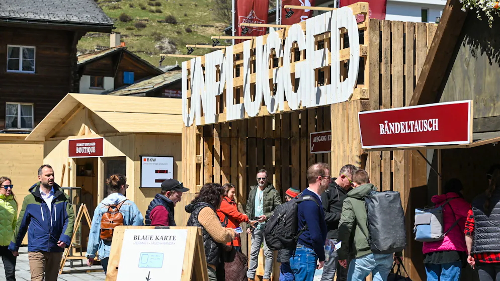 Zermatt Unplugged Donnerstag. Das Taste Village steht mitten im Dorf – entsprechend ist auch überall Musik zu hören.