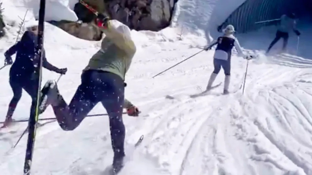 Sturz auf Langlauf-Ski. Es gibt tatsächlich eine Sache, die Marco Odermatt nicht kann