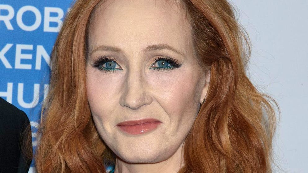 Gli attori prendono le distanze. J.K. Rowling su Daniel Radcliffe ed Emma Watson: «Non li perdonerò per le loro posizioni sui trans»