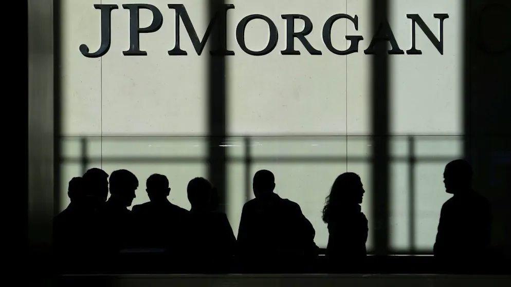 JPMorgan Chase a enregistré des résultats trimestriels meilleurs qu'attendu par le marché. L'établissement américain a tiré profit des commissions perçues dans la gestion d'actifs et la banque d'investissement, mais s'inquiète d'une inflation persistante. (archives)