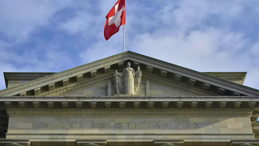 Das Bundesgericht in Lausanne hat ein Urteil des Solothurner Verwaltungsgerichts aufgehoben: Der Kanton muss einer Frau, die Gewalt in der Ehe erlebte, die Aufenthaltsbewilligung verlängern. (Archivbild)