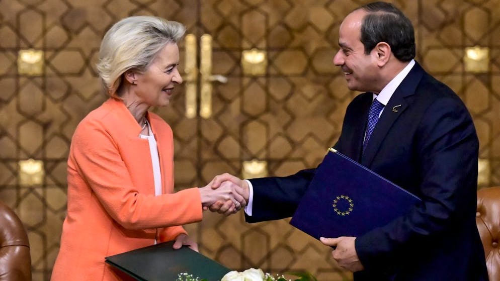ARCHIV - Die Präsidentin der Europäischen Kommission Ursula von der Leyen und der ägyptische Präsident Abdel Fattah al-Sisi (Archivbild). Foto: Dirk Waem/Belga/dpa