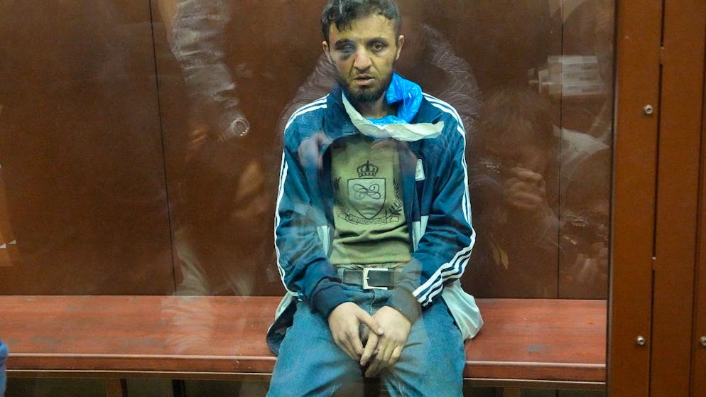 ARCHIV - Ein Tatverdächtiger des Terroranschlags auf die Konzerthalle Crocus City Hall in Moskau. Foto: Alexander Zemlianichenko/AP/dpa