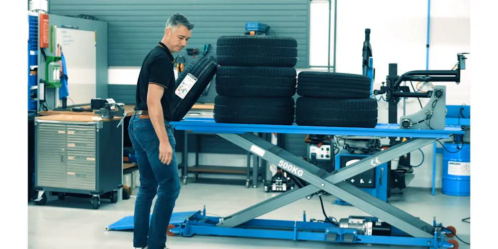 Der TCS hat verschiedene Sommerreifen für SUVs der unteren Mittelklasse und der Mittelklasse getestet. 