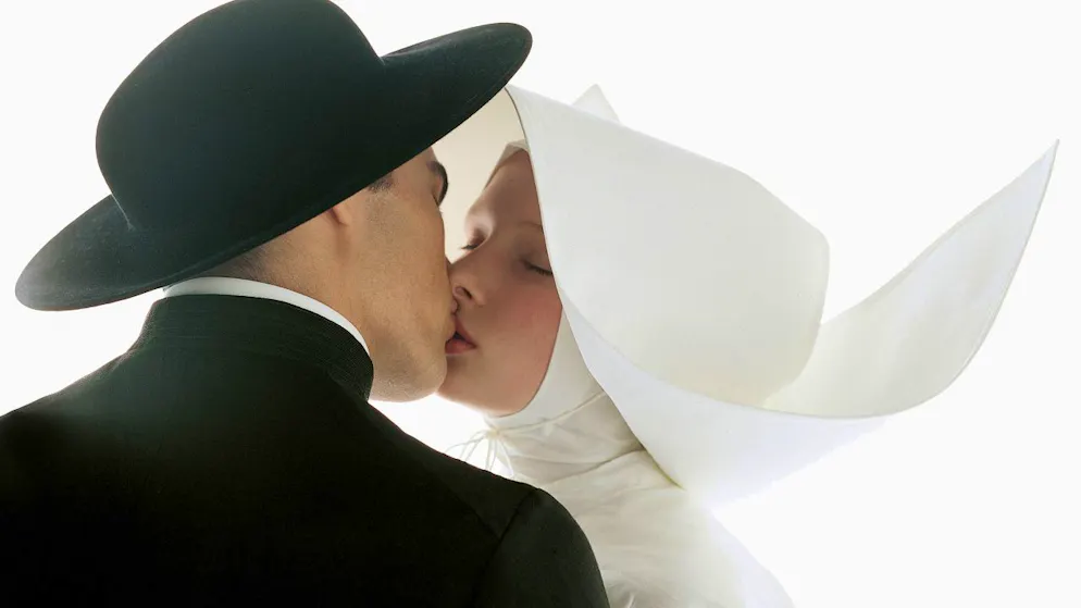 Erste Gesamtschau für Foto-Provokateur Oliviero Toscani in Zürich - Gallery. Eine Aufnahme von Oliviero Toscani, die der Fotograf für die Kleidermarke United Colors of Benetton anfertigte. Die Aufnahme machte Toscani 1991. Der Fotograf scheut sich nicht vor der Provokation.