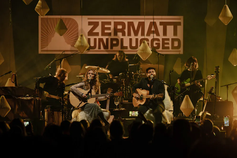 Angus & Julia Stone liessen gestern in Zermatt 2300 Zuhörer*innen im Zelt verstummen – und staunen.