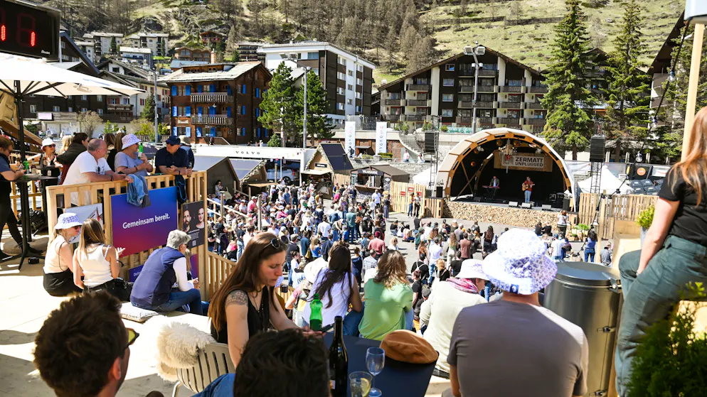 Zermatt, Unplugged. Mit dem heutigen Samstag endet das Zermatt Unplugged 2024. Bevor die Stecker ganz nach dem Festivalnamen definitiv gesteckt werden, wartet auf die Besucher*innen heute aber noch jede Menge Livemusik.