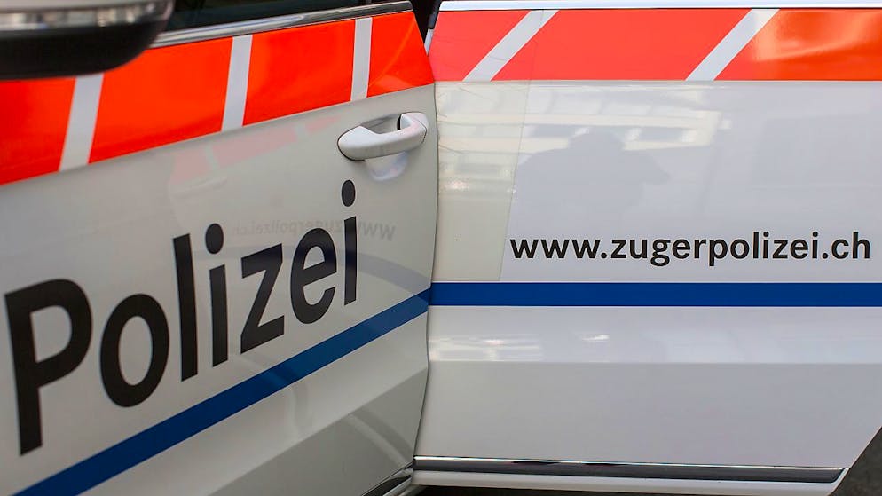 Bei einem Selbstunfall hat sich am Freitagabend in Zug eine 79-Jährige schwer verletzt. (Archivbild)