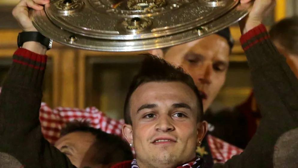 Xhaka der neunte Schweizer Bundesliga-Champion - Gallery. Xherdan Shaqiri 2014 mit der Meisterschale.