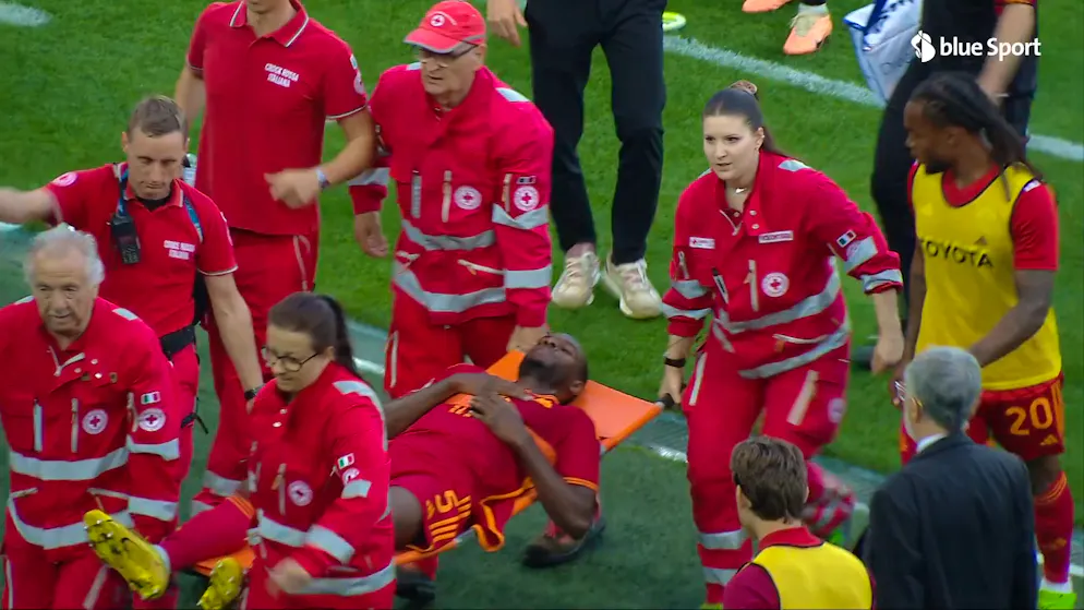 Spielabbruch in der Serie A. Roma-Verteidiger Ndicka bricht auf dem Platz zusammen