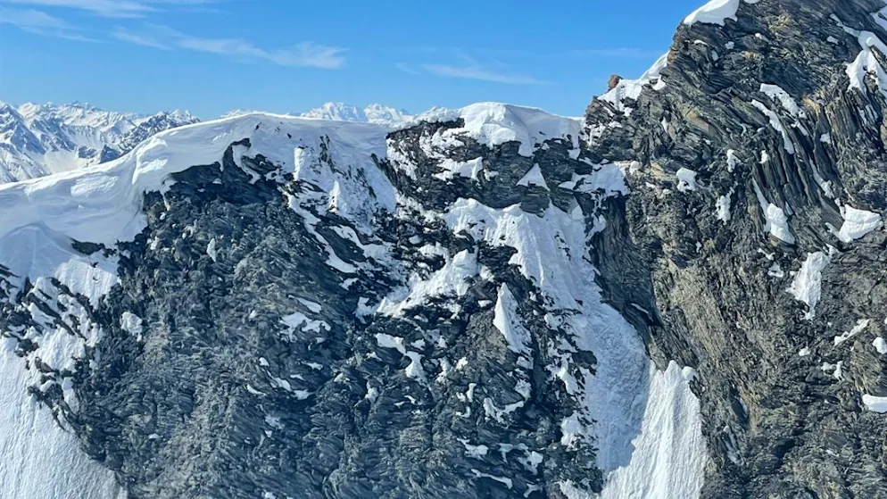 Den Sturz an der Ostflanke des Muttler in Graubünden 700 Meter in die Tiefe hat ein Skitourengänger am Sonntag nicht überlebt.