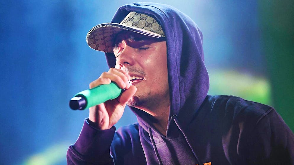 ARCHIV - Capital Bra, deutscher Rapper, tritt in der Maimarkthalle während seines Tourauftakts auf. Foto: Uli Deck/dpa