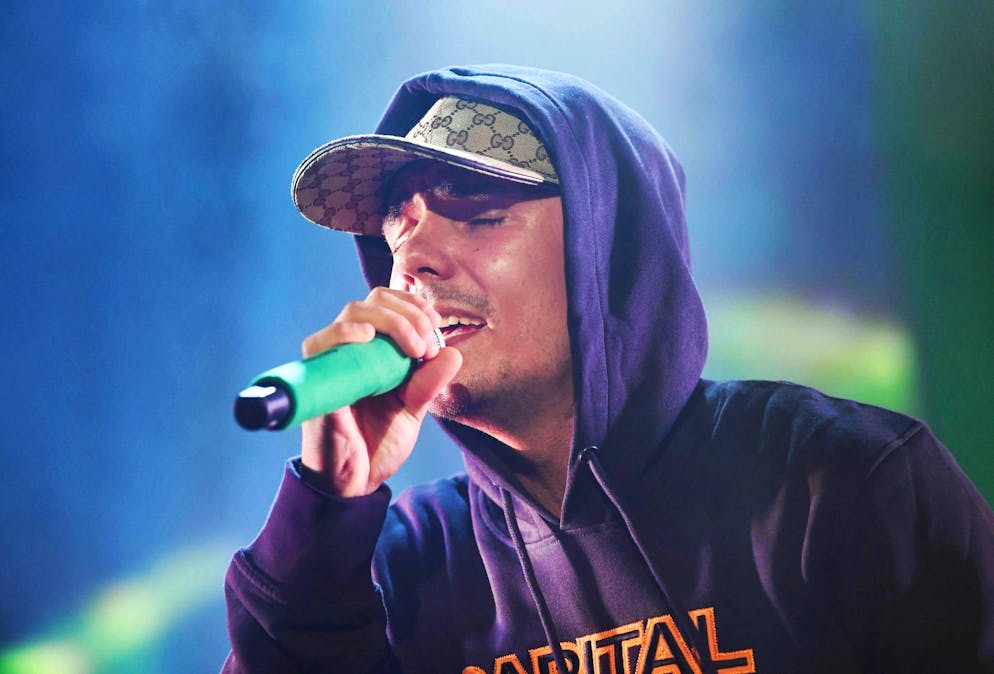 Ein Auto von Rapper Capital Bra ist auf seinem Grundstück abgebrannt.