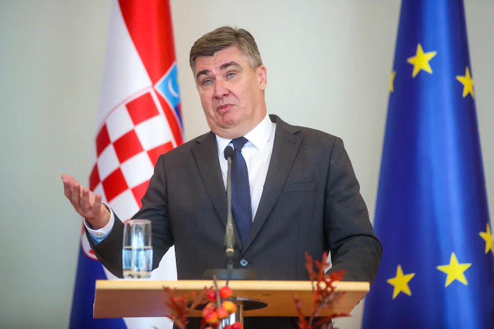 Issu de la sociale-démocratie, M. Milanovic, 57 ans, a adopté ces dernières années une rhétorique plus populiste et flirté ouvertement avec la droite.
