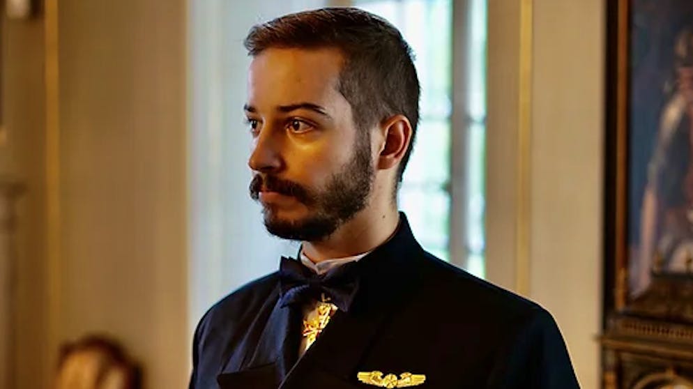 Aufsehen vor dem Bundeshaus. «König von Burgdorf» fährt mit Panzer mitten in Bern vor