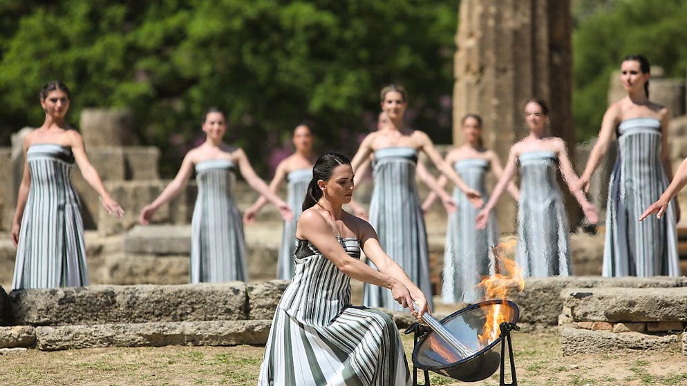 Das olympische Feuer für die Spiele in Paris ist entzündet.