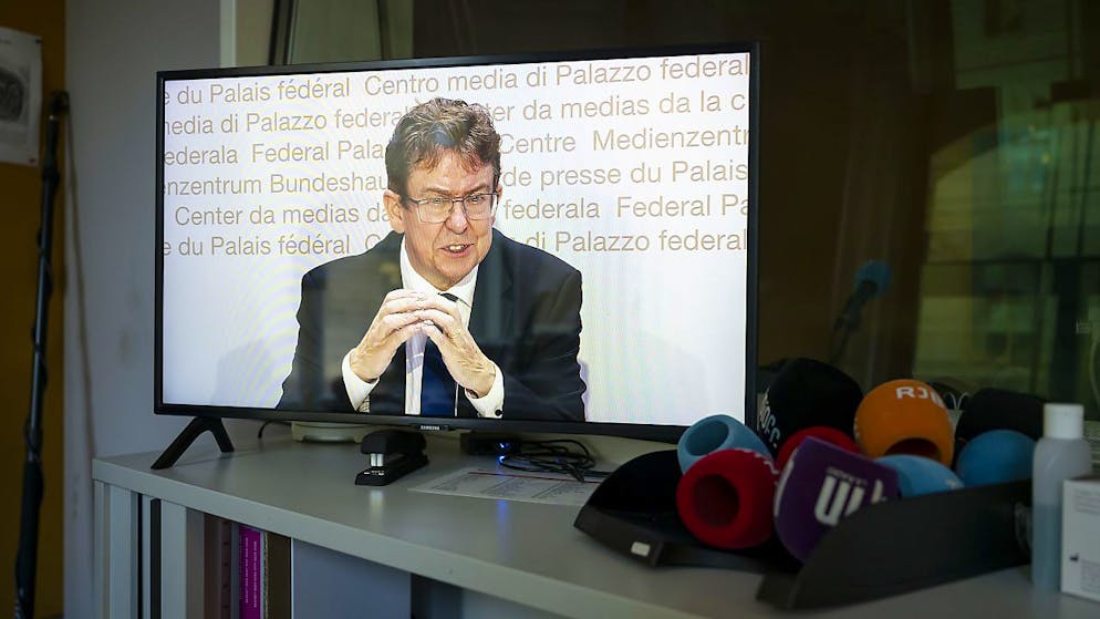 Medienminister Albert Rösti und der Gesamtbundesrat sollen vorwärtsmachen mit der neuen SRG-Konzession. Das fordert der Nationalrat. (Archivbild)