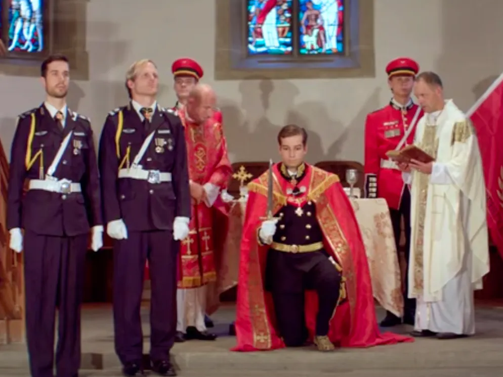 Auf der Website «Lauwiner Empire» gibt es ein Video der Krönung des selbst ernannten «Königs». (Foto: Website von «Lauwiner Empire»)