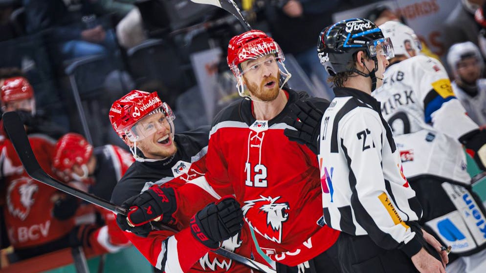 Das vom österreichischen Captain Michael Raffl ((Nummer 12) angeführte Lausanne ist gegen die ZSC Lions in der Rolle des Aussenseiters.
