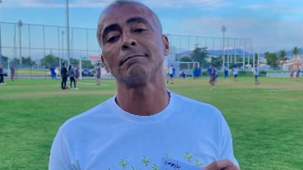 Mondo Romario torna a giocare a calcio.