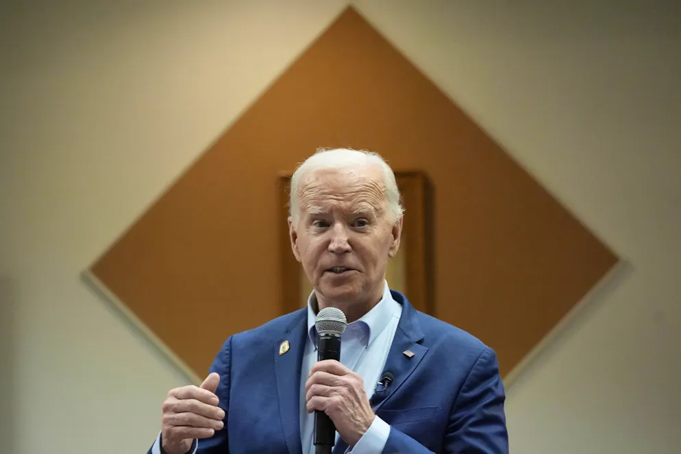 US-Präsident Joe Biden wartete am Correspondents' Dinner in Washington mit einigen Seitenhieben gegen Konkurrent Donald Trump auf.