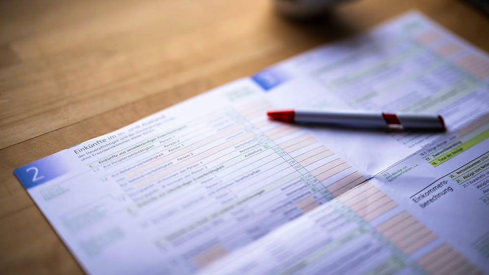 Hilfe bei der Steuererklärung: Mit freiwilligen Beratungs- und Befähigungsangeboten soll die anwachsende Zahl der Beistandschaften in Basel-Stadt eingedämmt werden. (Symbolbild)