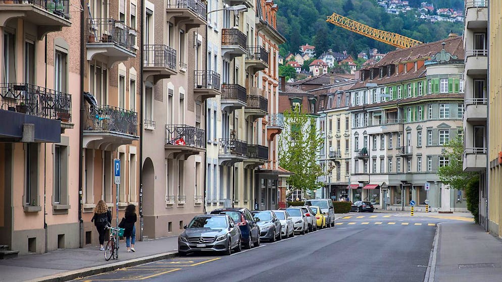 Die Stadt Biel hat eine Studie für ein Pilotprojekt zur Einführung einer Innenstadt-Maut verschoben. Zunächst soll der Bund ein entsprechendes Gesetz in Kraft treten lassen. (Archivbild)