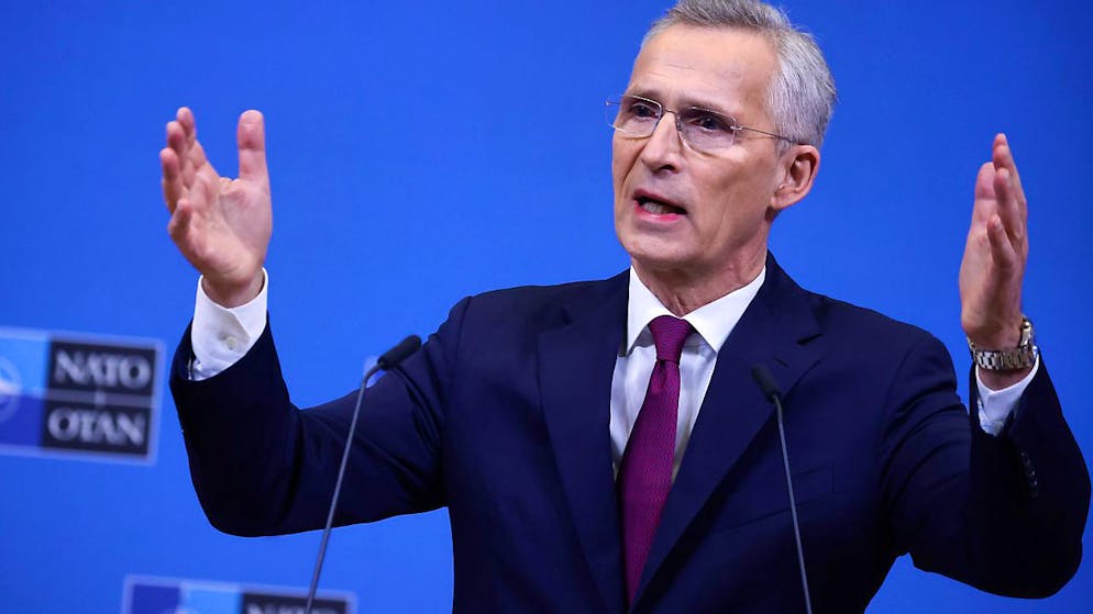 Jens Stoltenberg, Generalsekretär der  NATO, spricht auf einer Medienkonferenz nach einem Treffen der NATO-Außenminister anlässlich des 75-jährigen Bestehens der Nato im NATO-Hauptquartier. Auf Bitten der Ukraine hin beruft Nato-Generalsekretär Jens Stoltenberg eine Sitzung des Nato-Ukraine-Rats ein. Foto: Johanna Geron/Pool Reuters/AP/dpa