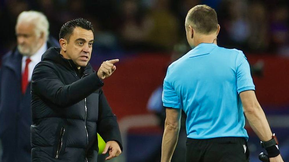 «Er war eine Katastrophe». Barça-Coach Xavi gibt Schiedsrichter Schuld für Aus