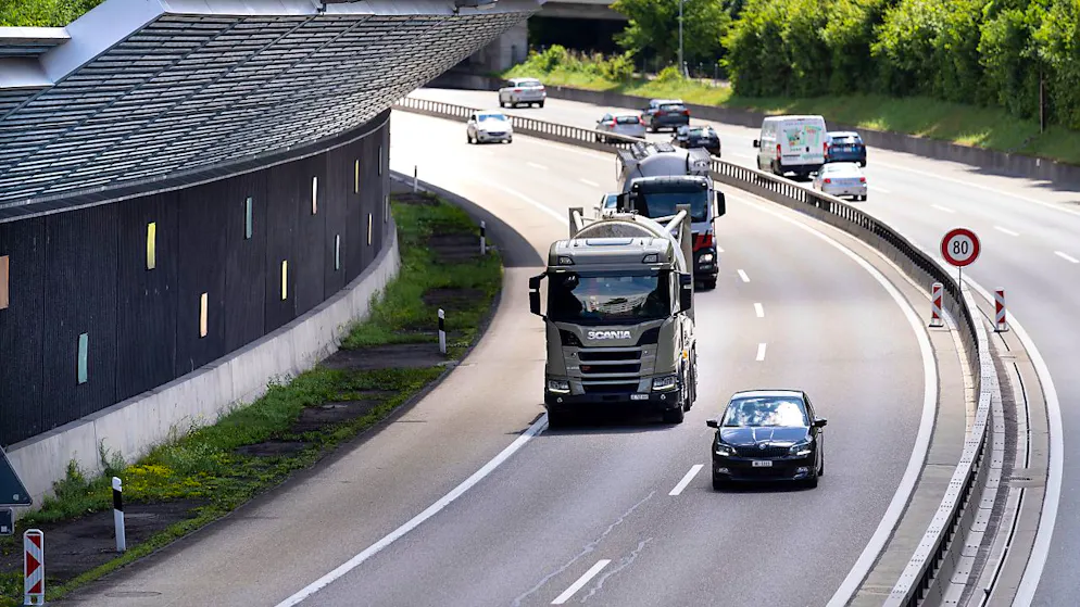Die Arbeiten zur Umnutzung des Pannenstreifens und die Sanierung der Lärmschutzwände auf der A6 im Berner Ostring sind fast abgeschlossen. (Archivbild)