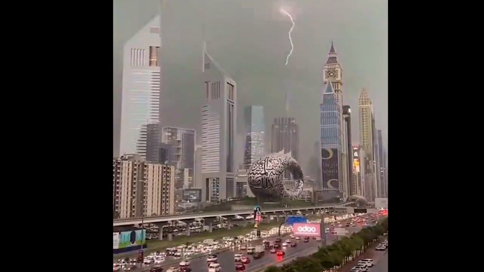 Wolken angezapft. Haben Emirate ihre Jahrhundert-Flut selbst verursacht?