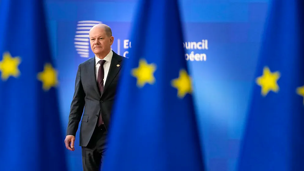 Der deutsche Bundeskanzler Olaf Scholz trifft zum EU-Gipfel ein. Foto: Virginia Mayo/AP/dpa