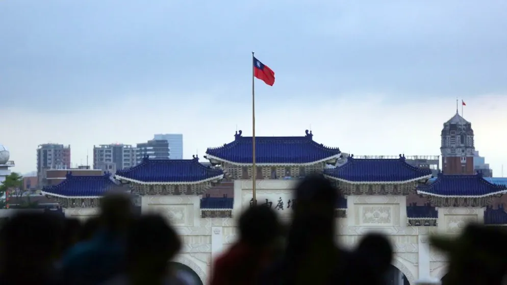 La Cina "non lascerà mai che le attività separatiste legate all'indipendenza di Taiwan, la connivenza e il sostegno esterno restino senza controllo", ha detto il ministro della difesa Dong Jun.
