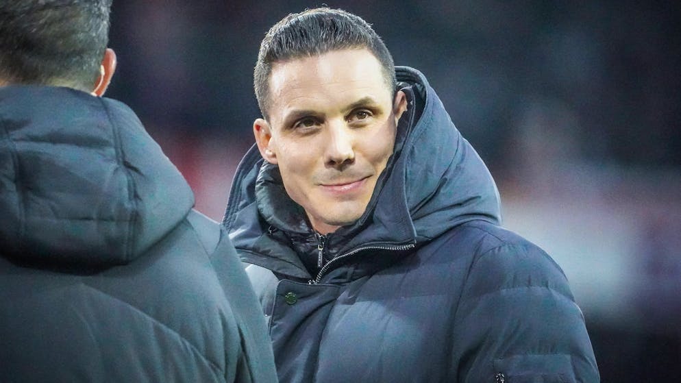 Entgegen früheren Aussagen gibt FCB-Boss Degen nun an, dass zwischen ihm und dem Klub ein Mandatsvertrag besteht.